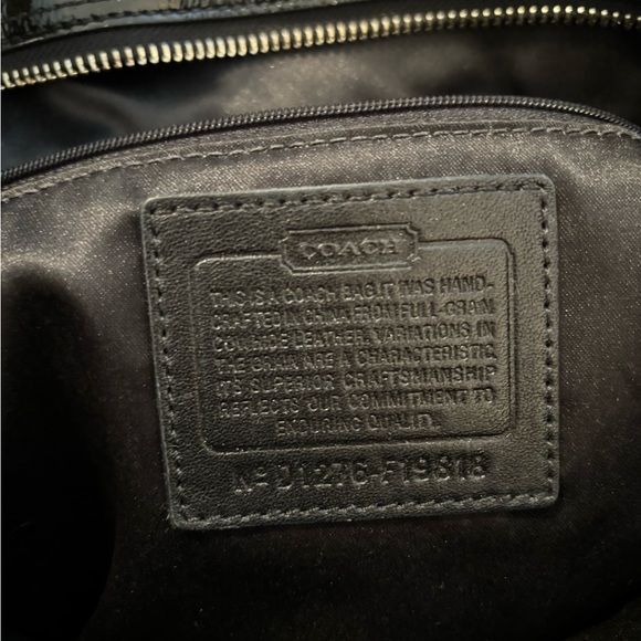 Leather Coach large tote bag, embossed design, many pockets—straps perfect - Picture 4 of 7